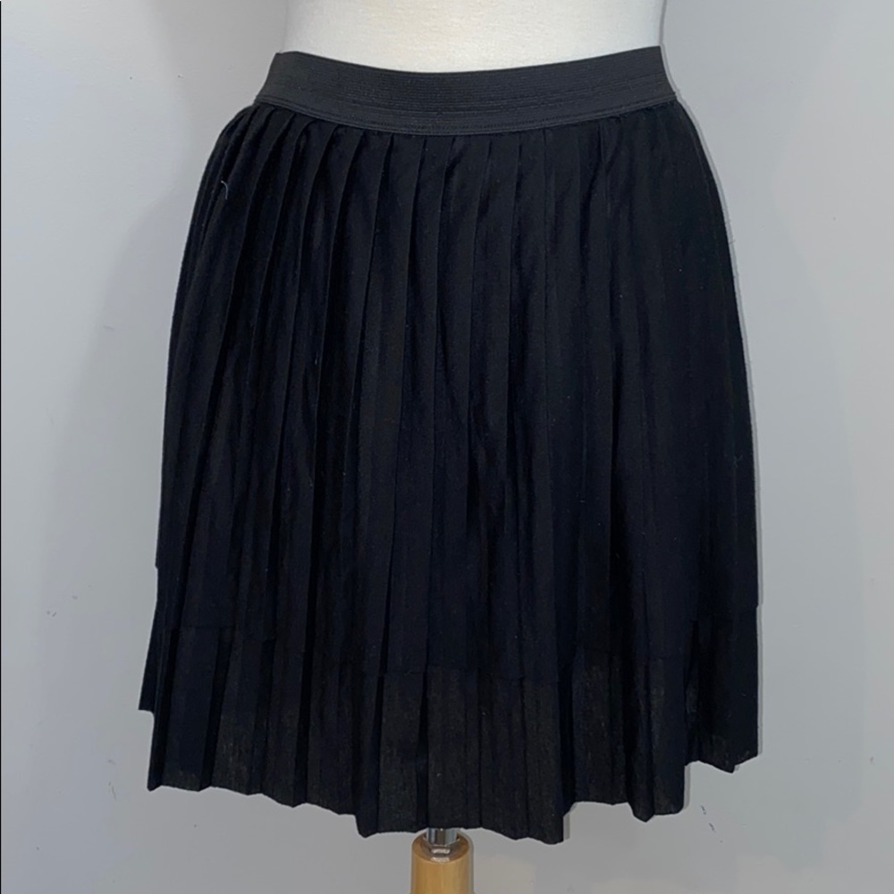 Old Navy black accordion pleated circle sk…